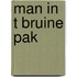 Man in t bruine pak