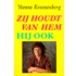 Zij houdt van hem. Hij ook